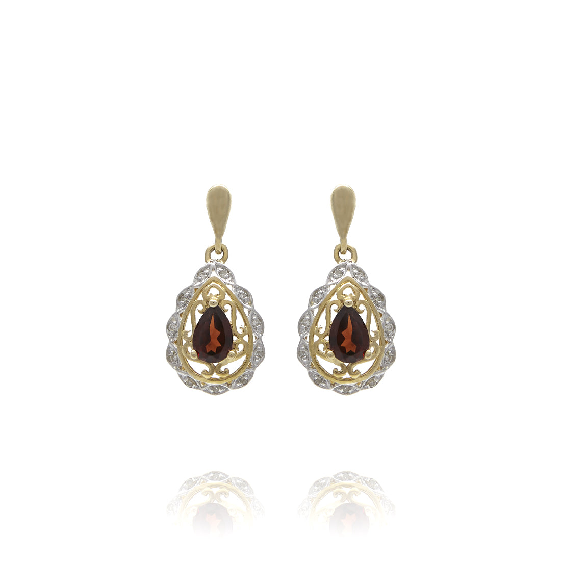 Geelgouden vintage stijl oorstekers met granaat