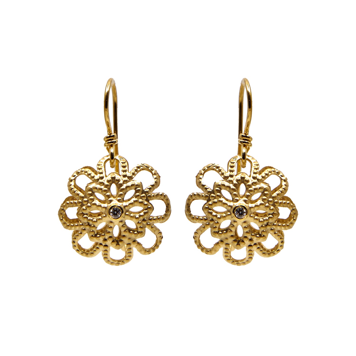 Geelgouden opengewerkte driedimensionale oorhangers