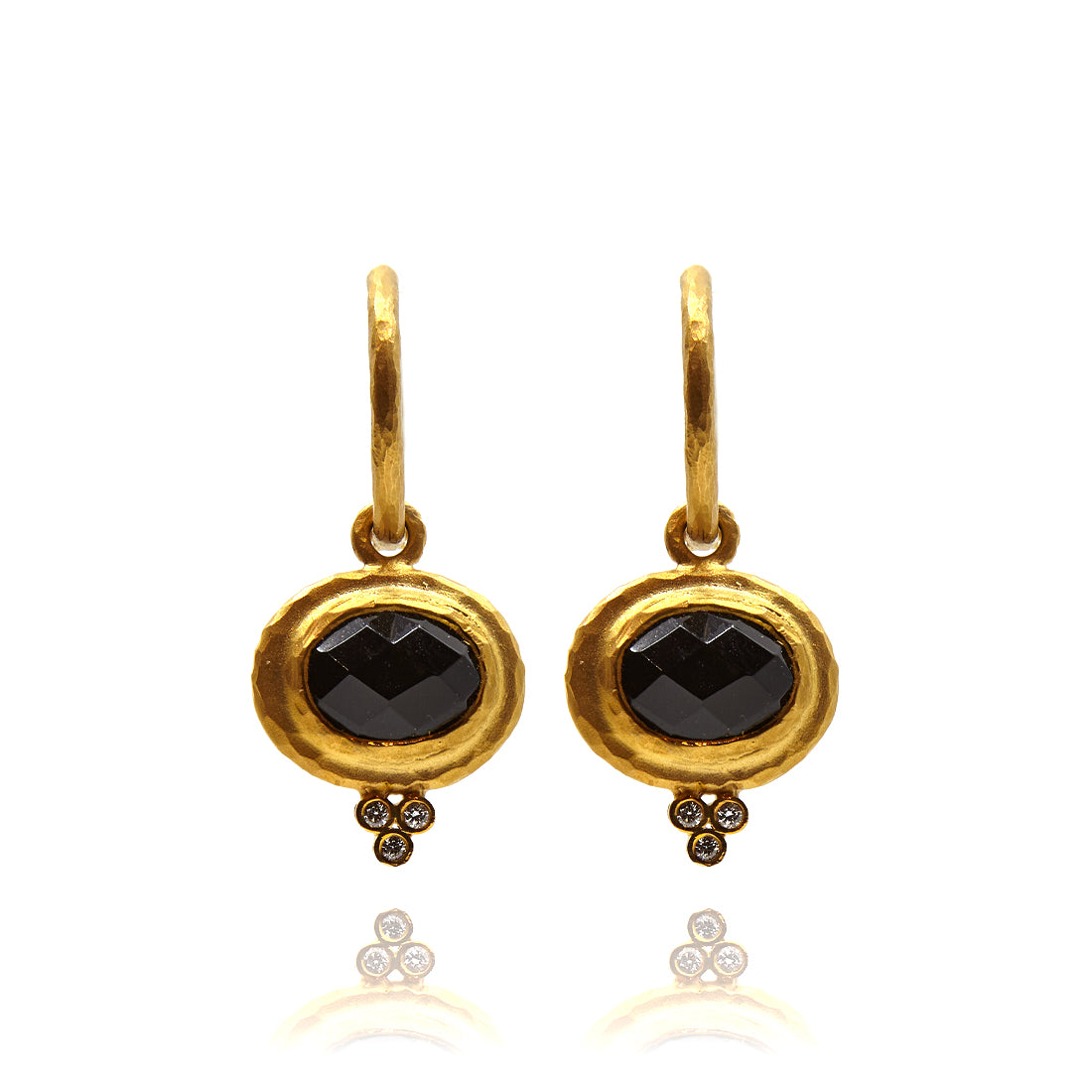 Yellow gold ear jewelry with onyx and diamond
