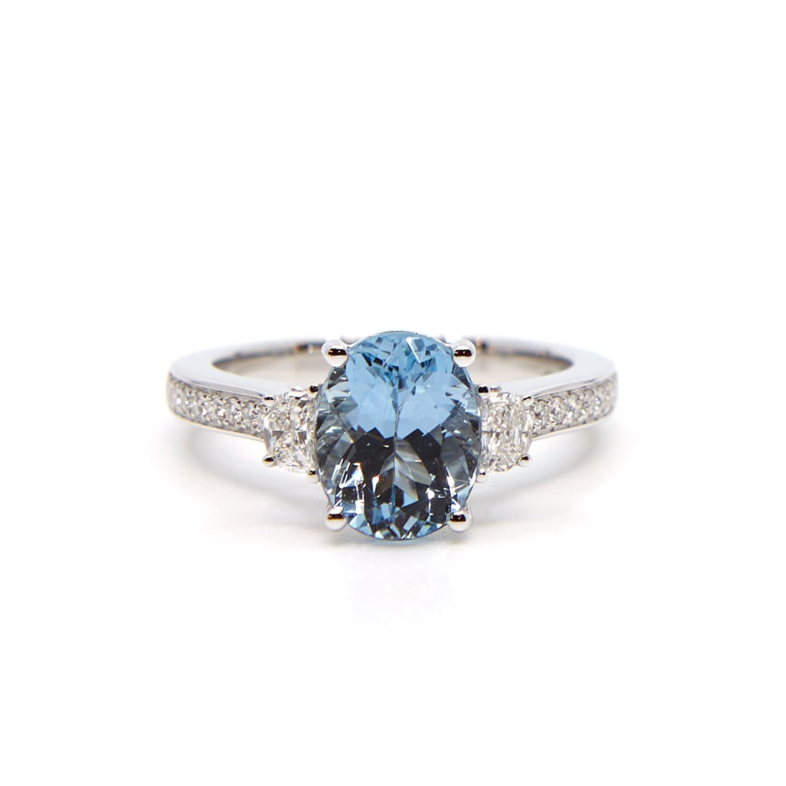 White gold ring with aquamarine and diamond