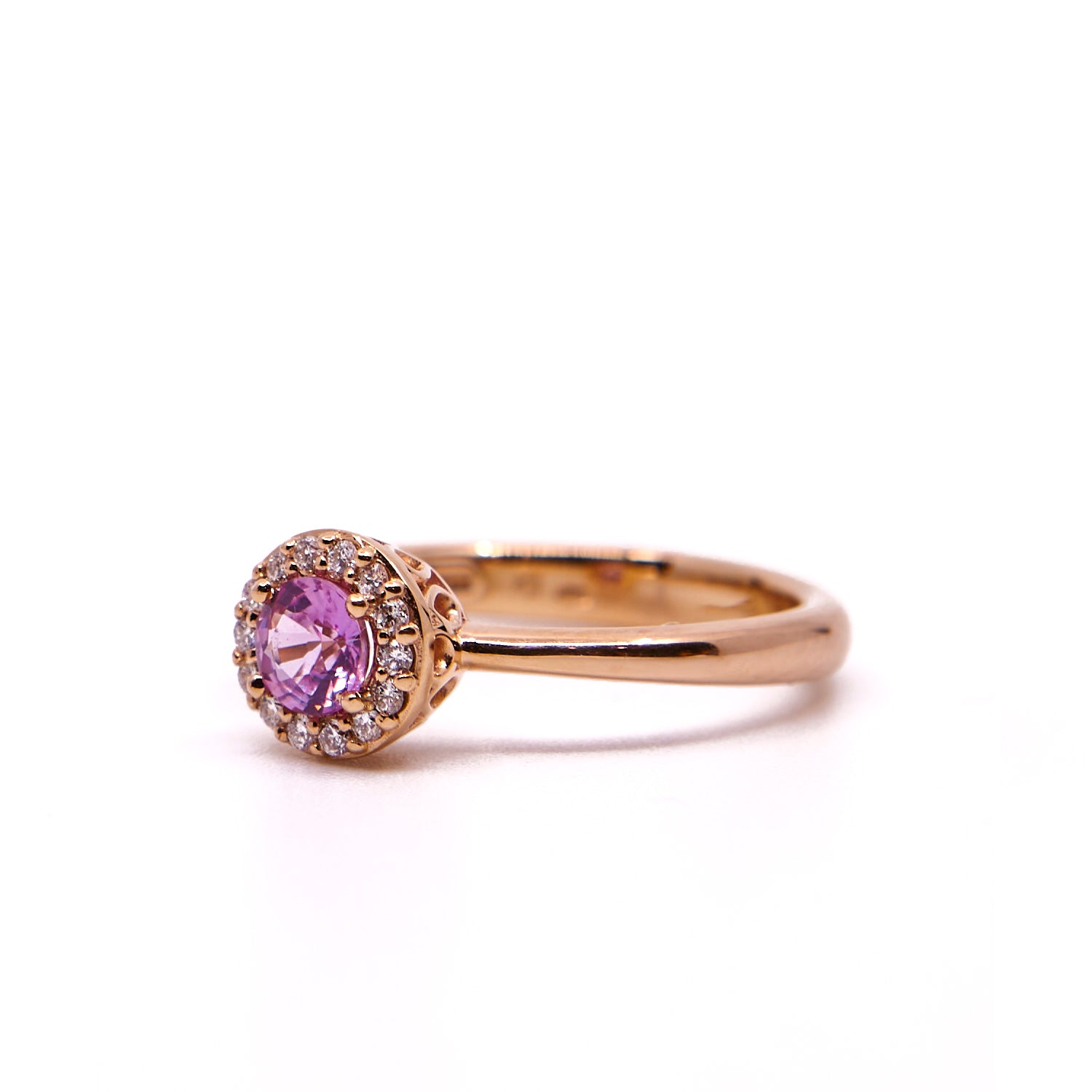 Roségouden entourage ring met roze saffier en briljant geslepen diamant