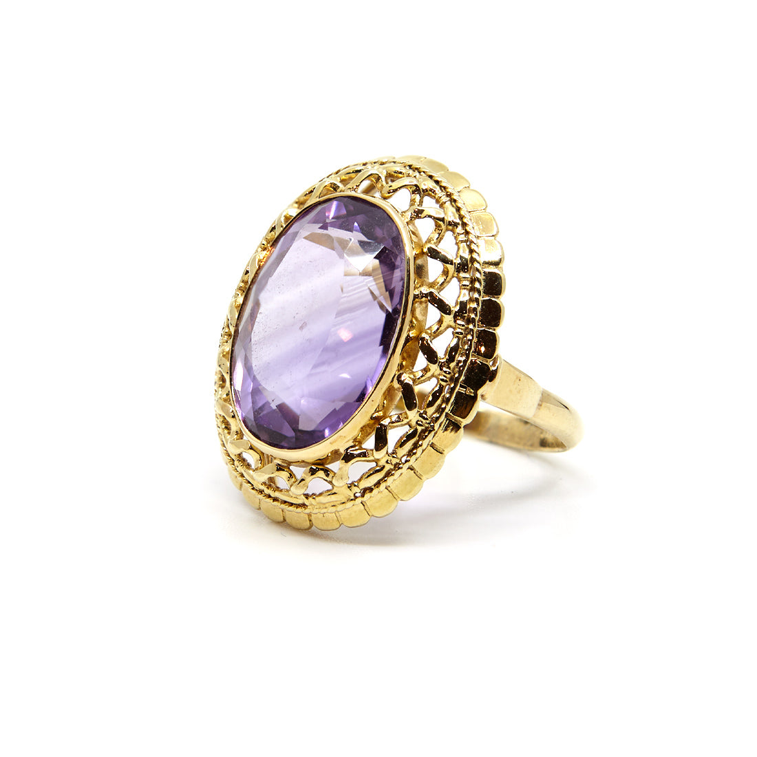 Yellow gold ring with amethyst