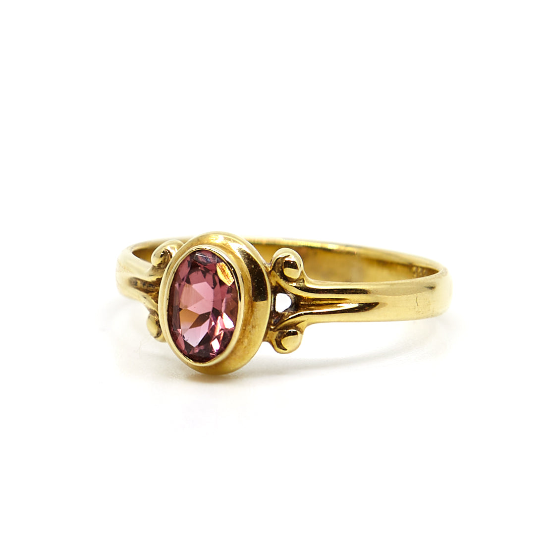 Yellow gold ring with tourmaline