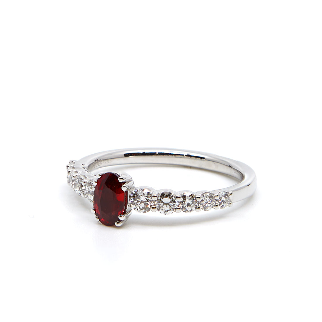 Witgouden ring met diamant en robijn