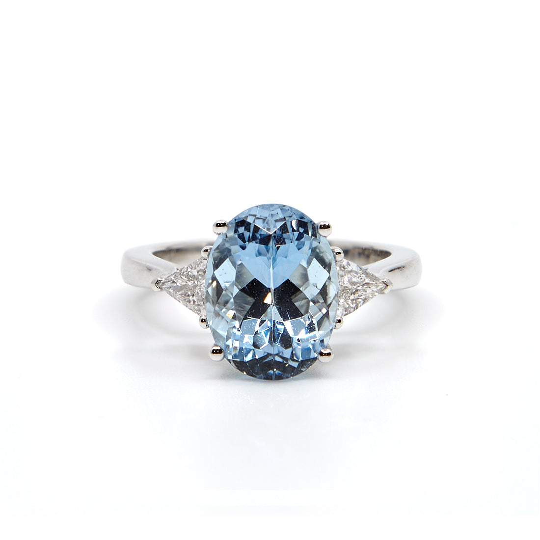 White gold ring with aquamarine and diamond