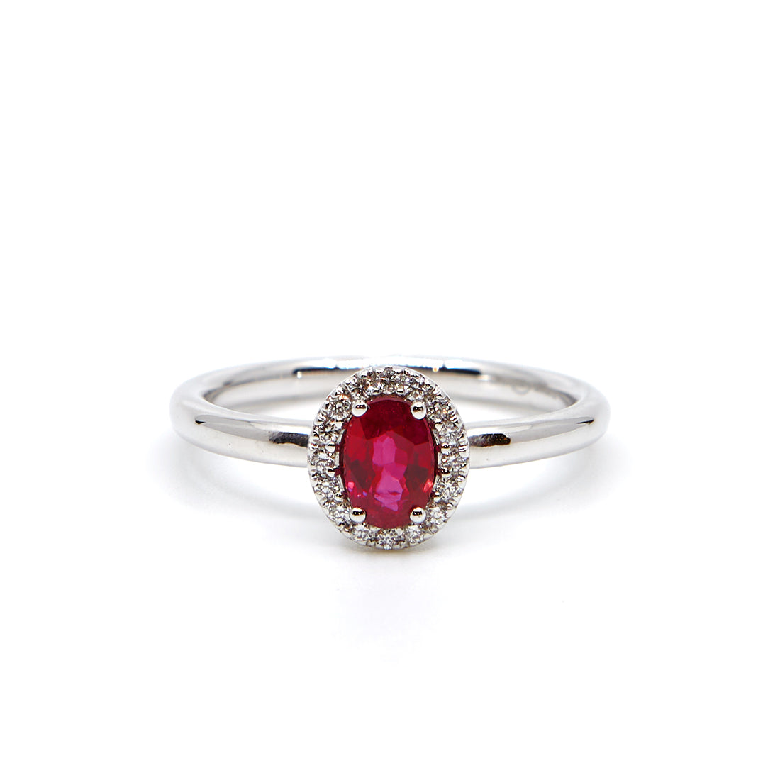 Witgouden entourage ring met robijn en diamant