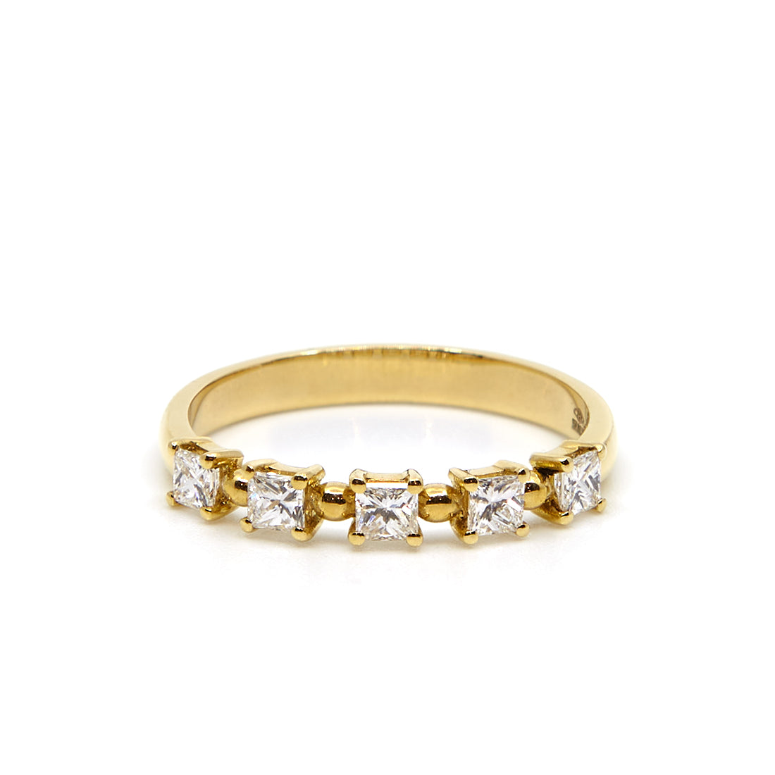 Yellow gold ring with diamond