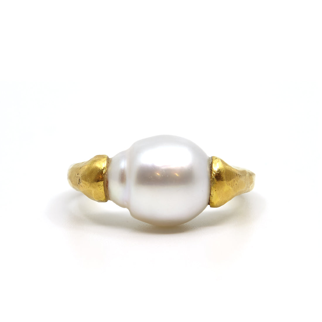 Gelbgoldring mit Perle.