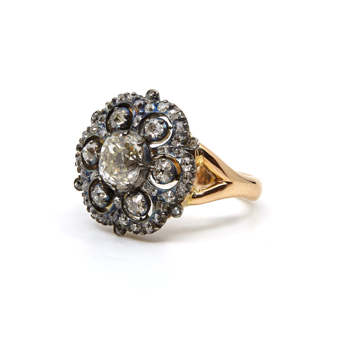 Antiker Gelbgoldring mit Diamant im Rosenschliff