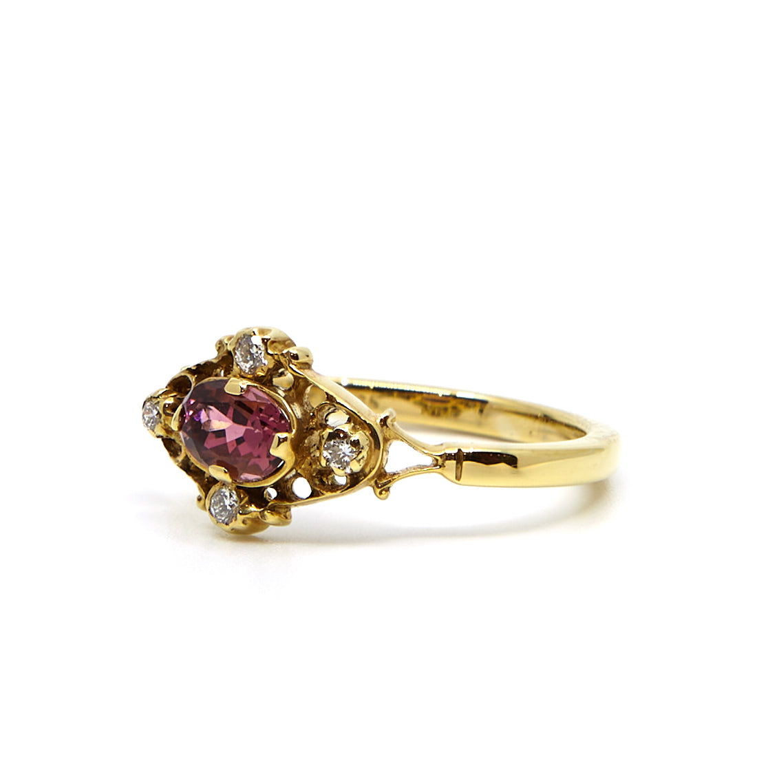 Gelbgoldring mit Turmalin und Diamant.