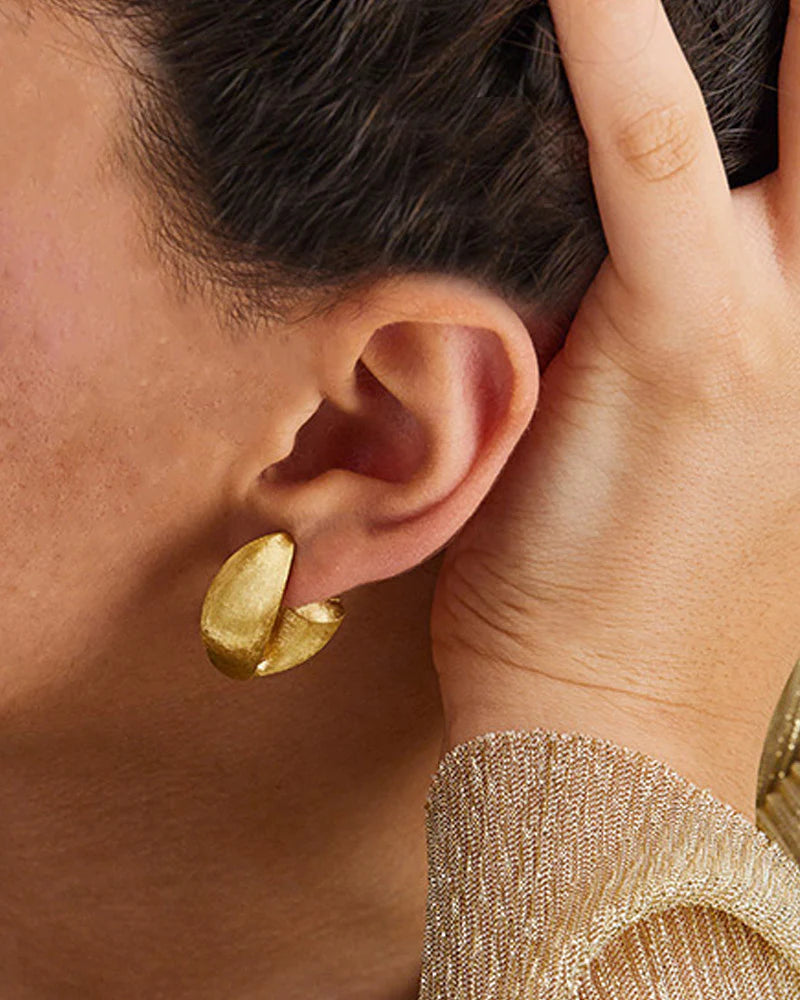 Yellow gold ear jewelry