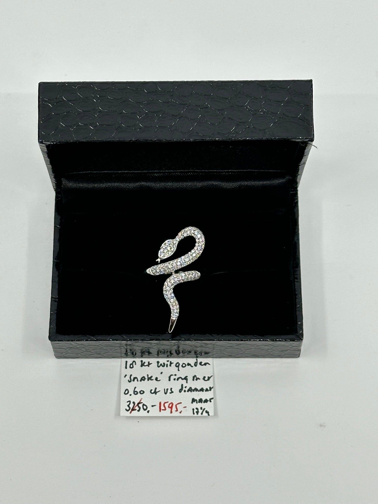 18 KARAAT WITGOUDEN 'SNAKE' RING MET 0.60CT V.S. DIAMANT