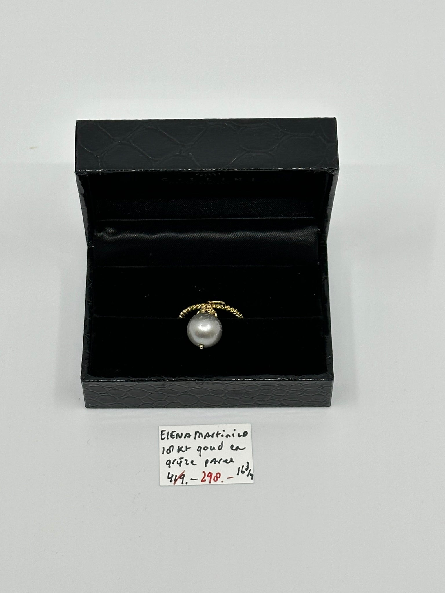 ELENA MARTINICO 18KT GOUDEN RING MET WITTE PAREL