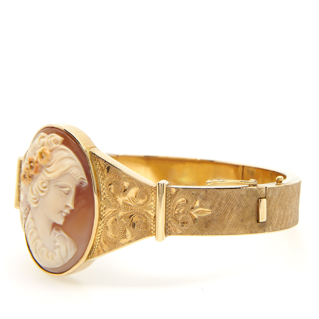 Antique yellow gold bracelet with shell cameo