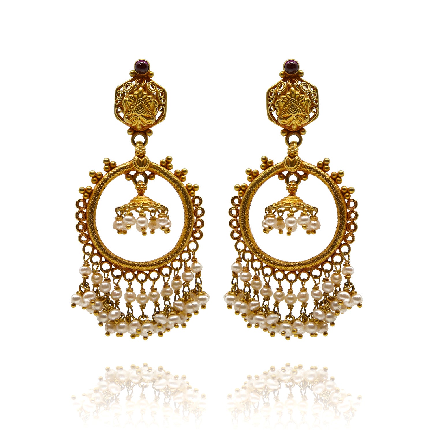 Handgefertigte Ohrringe aus Gelbgold mit Perlen und Rubin