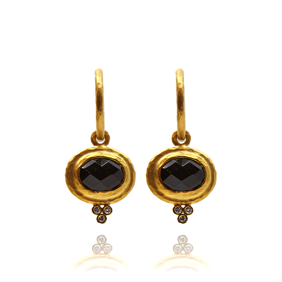 Yellow gold ear jewelry with onyx and diamond 