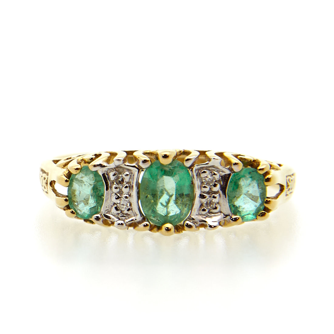 Geelgouden ring met smaragd en diamant