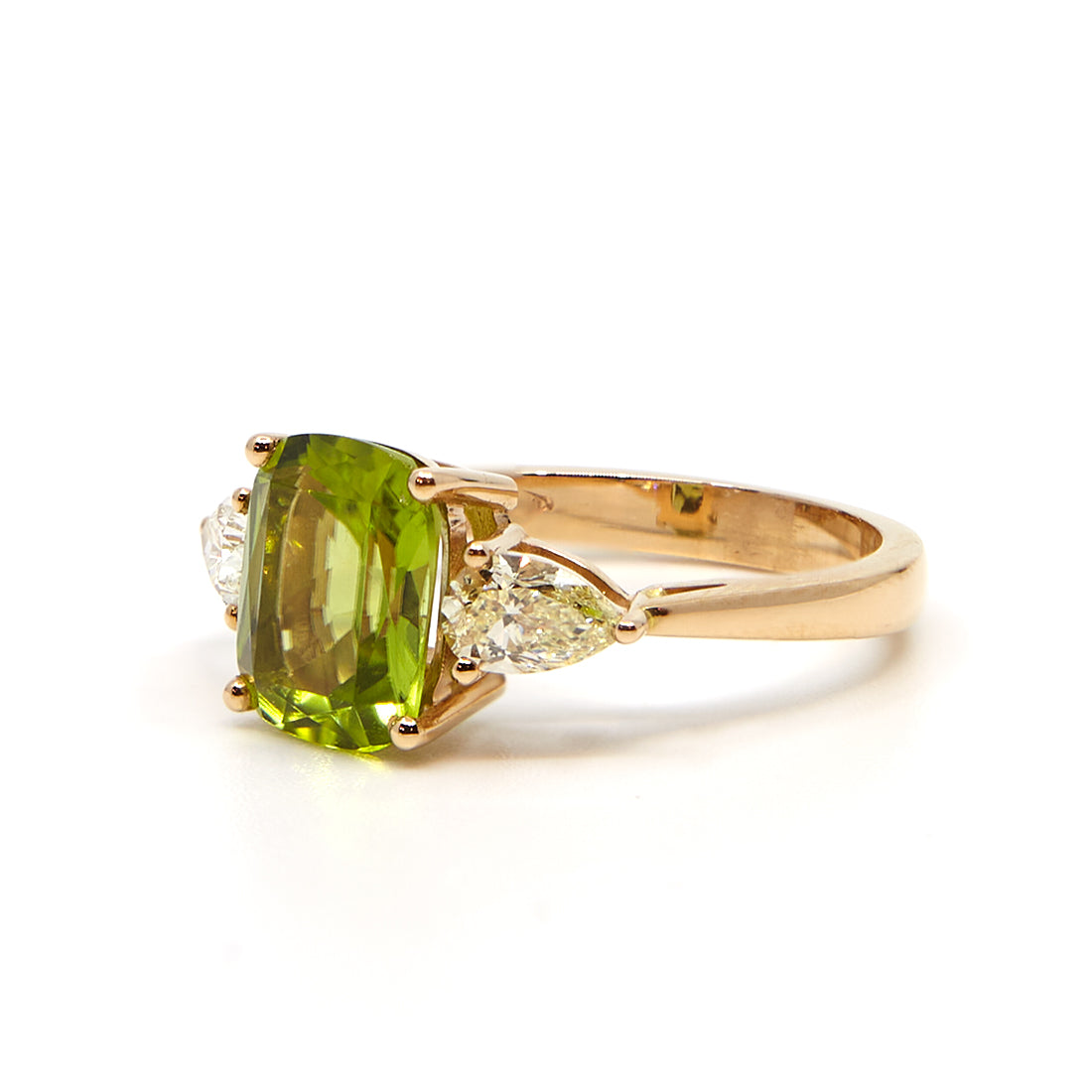 Rose gold ring with diamond and peridot