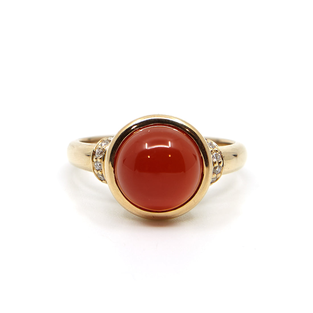 Yellow gold ring with carnelian and diamond