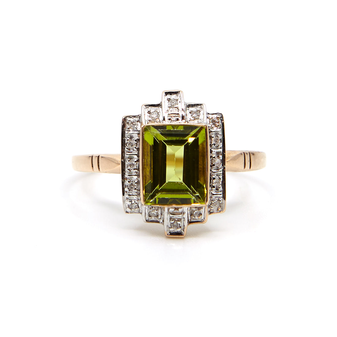Yellow gold ring with peridot and diamond
