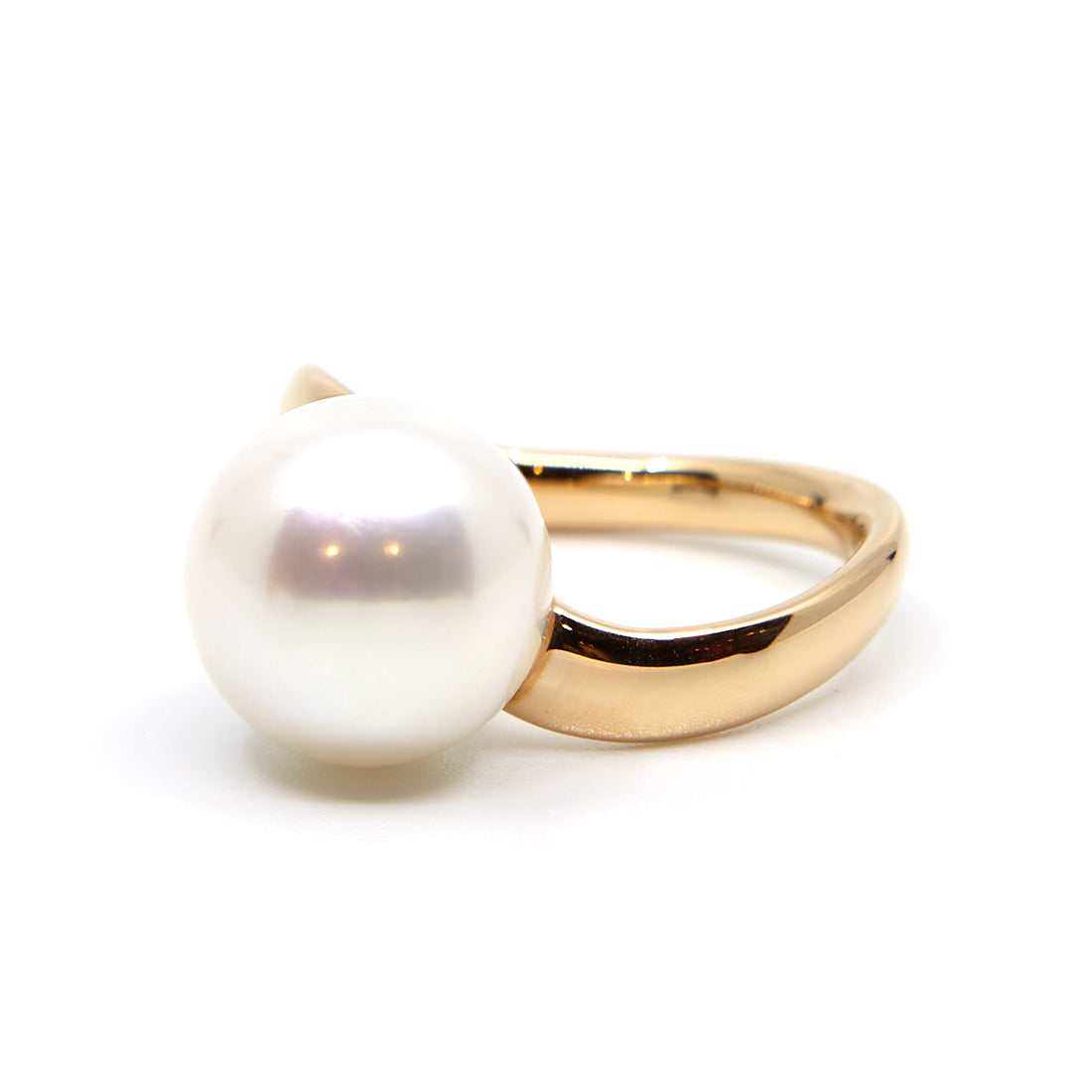 Rose gold ring with top quality pearl