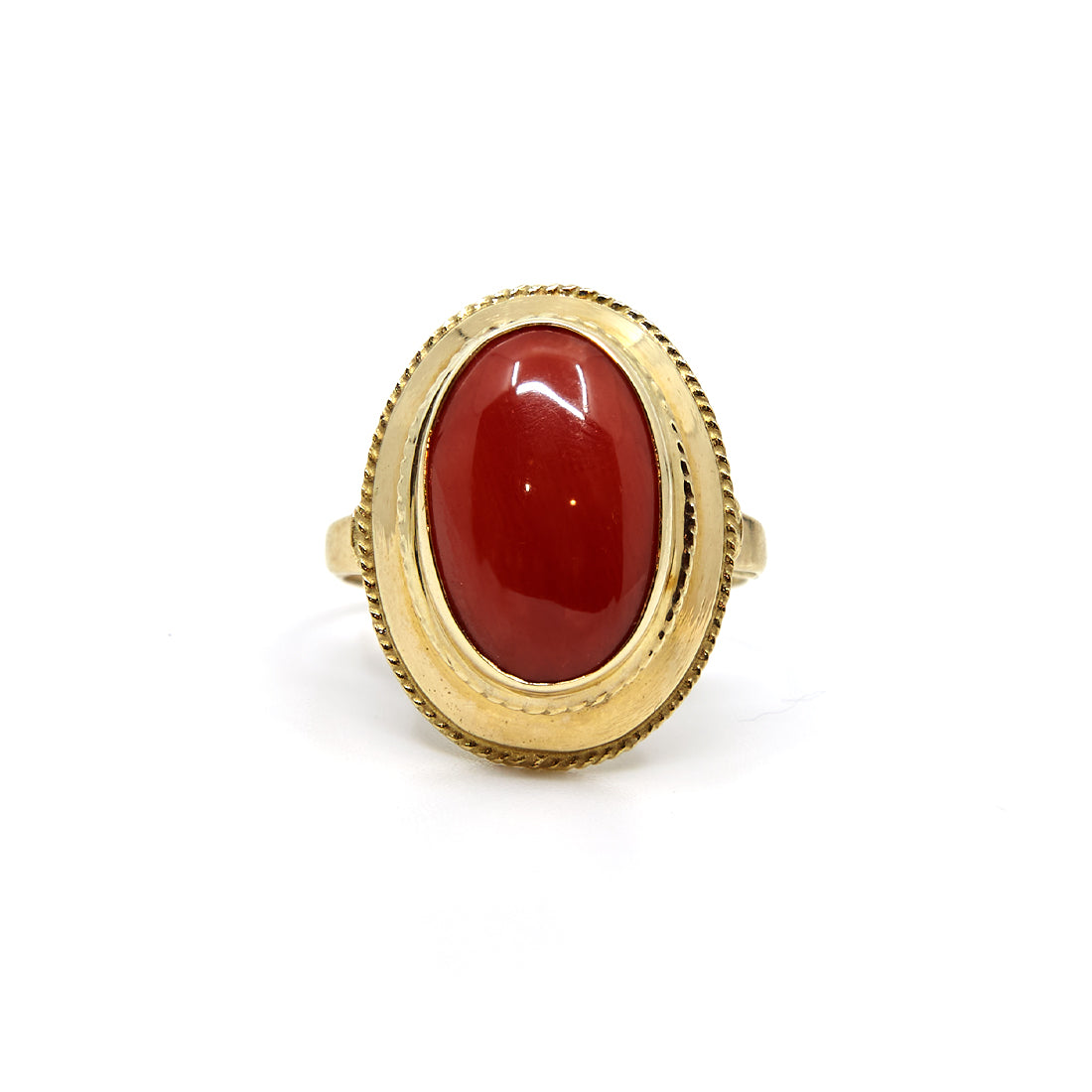 Yellow gold ring with red coral 