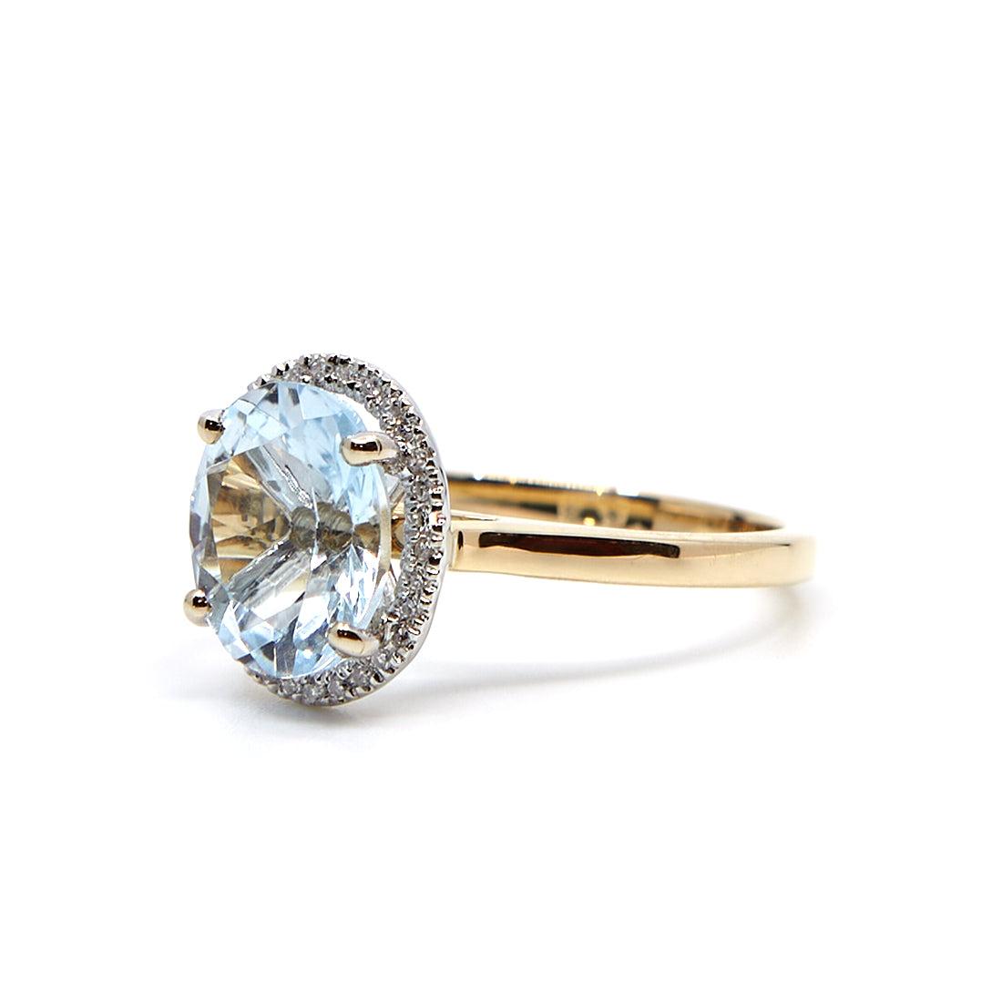 Yellow gold ring with topaz and diamond