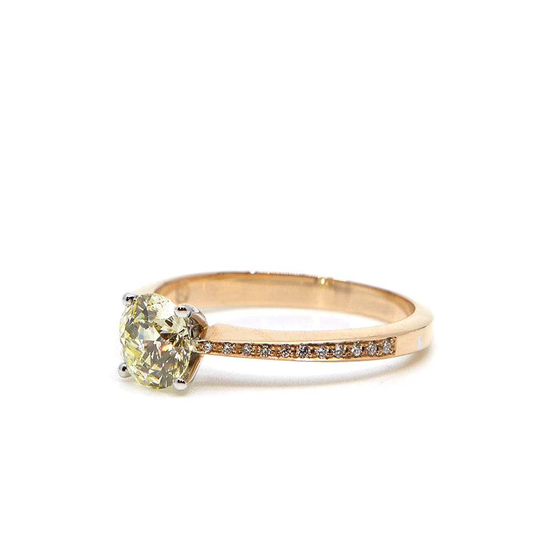 Rose gold solitaire ring with diamond 