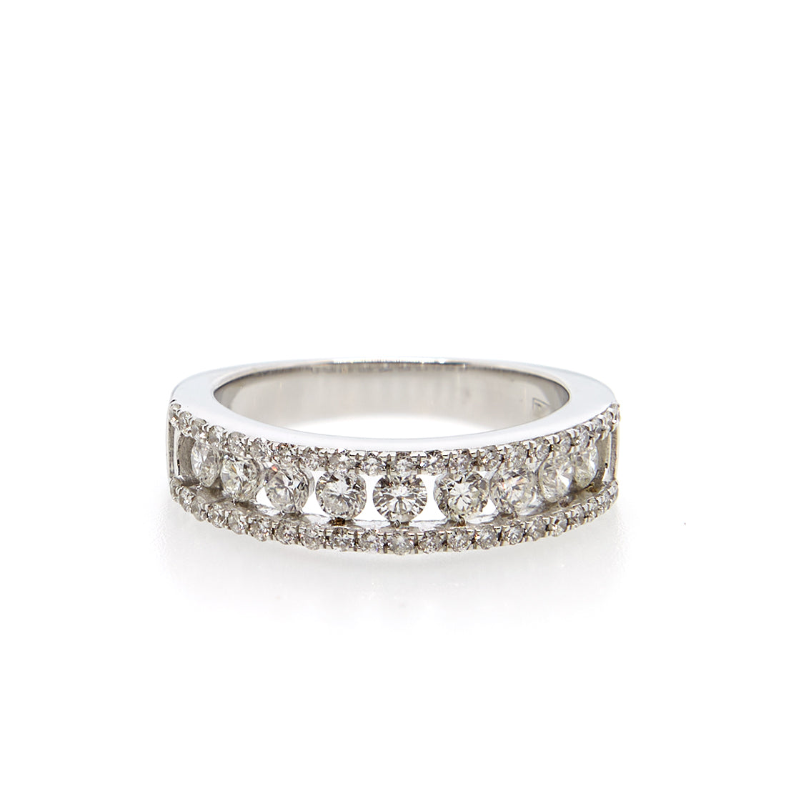 White gold ring with diamond 