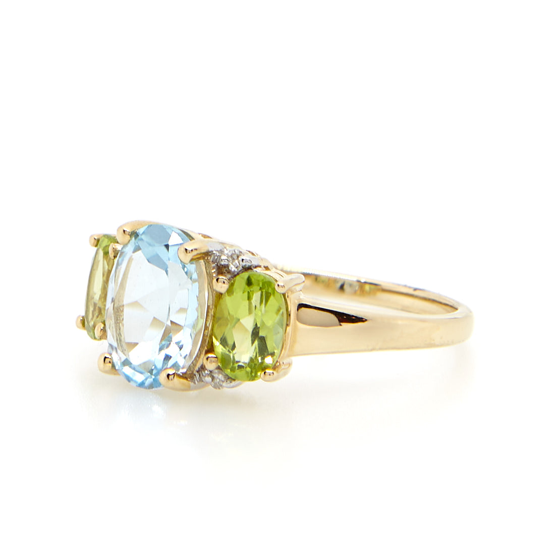 Yellow gold ring with topaz and peridot.